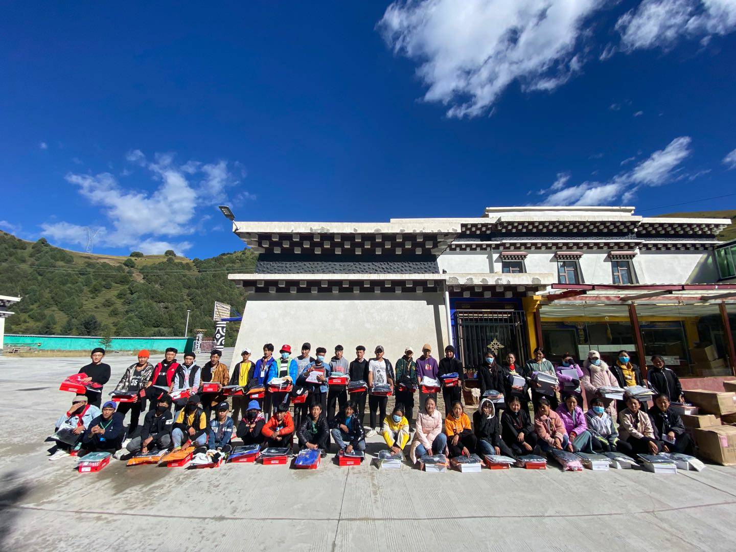 爱游戏·体育-爱游戏(中国)一站式服务官网公益回顾丨家国同欢月同圆 温暖满载甘孜州(图8) 爱游戏·体育-爱游戏(中国)一站式服务官网公益回顾丨家国同欢月同圆 温暖满载甘孜州(图8)